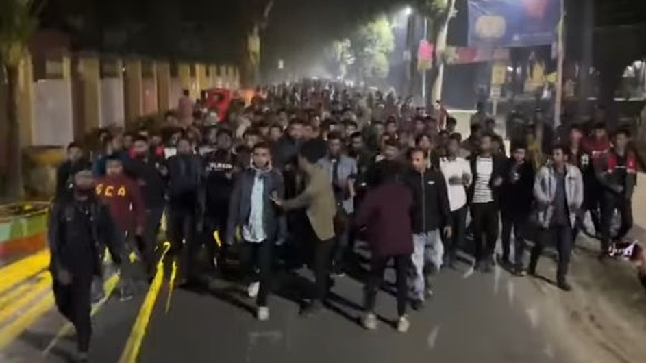 বাকৃবিতে বহিরাগতদের মিছিল নিয়ে শিক্ষার্থীদের উদ্বেগ