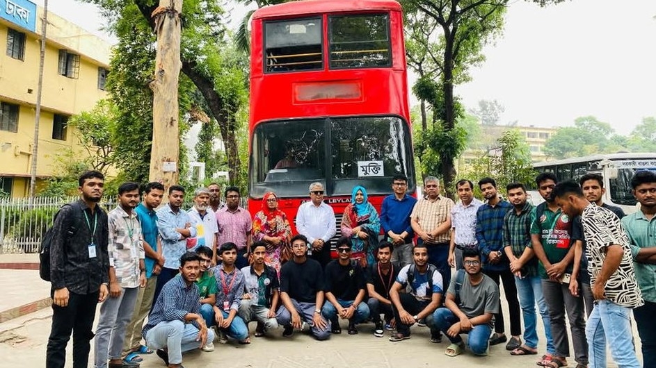 পরিবহন সংকটে জর্জরিত বাঙলা কলেজে শিক্ষার্থীদের স্বস্তির মুক্তি