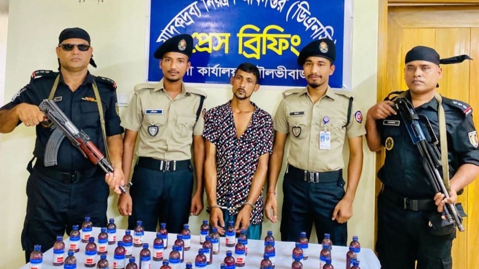 কুলাউড়ায় বিপুল পরিমাণ এসকপ কোডিনসহ আটক-১