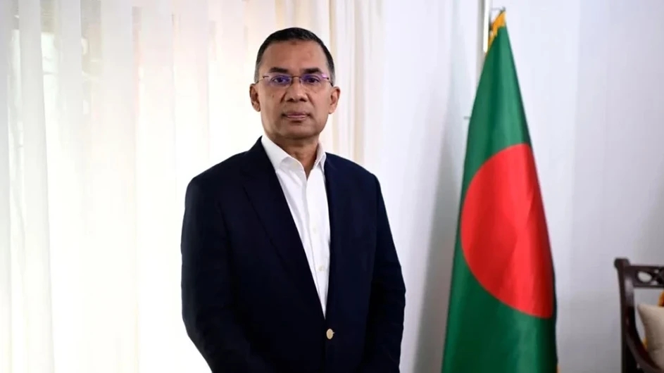 দরজা খুলেই প্রধানমন্ত্রী বললেন ‘চলেন যুদ্ধে যাই’