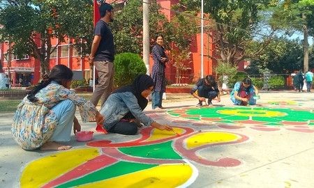 বসন্তের আগমনী বার্তায় আলপনায় সাজছে রাজশাহী কলেজ