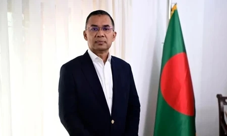 দরজা খুলেই প্রধানমন্ত্রী বললেন ‘চলেন যুদ্ধে যাই’